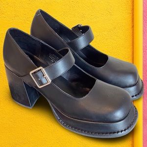 Delia’s by Dolls Kill: Forgot To Curtsy Platform Mary Janes size 10